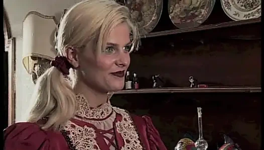 Lisa belle, güzel doğal büyük memeler, götten büyük bir yarak alıyor