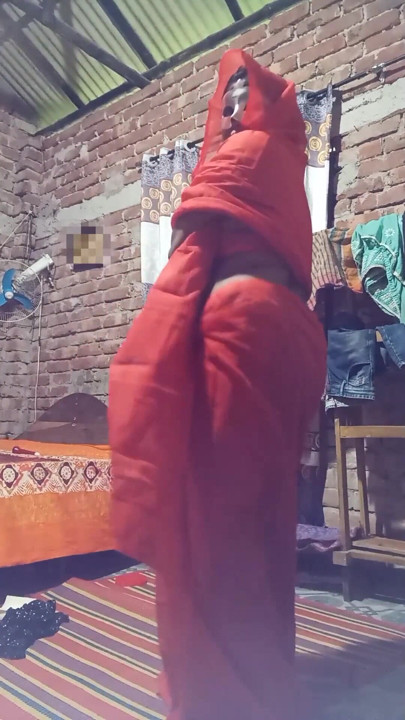 Sari desi kızda ateşli bhojpuri striptiz dansı yavaş baştan çıkarma | Klip 1