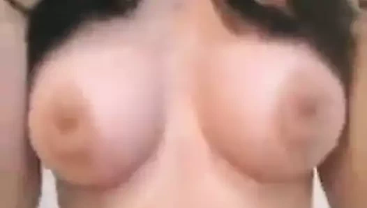 Upss göğüslerim çıplak