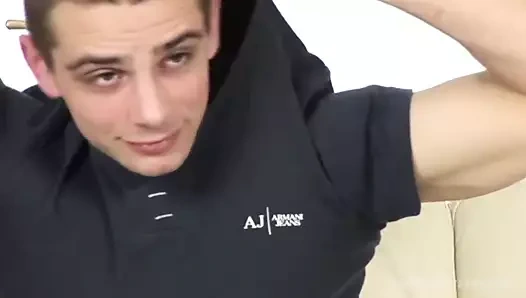 Genç ve kaslı standa zajeci kapalı