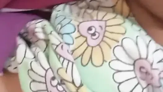 18+ üniversiteli kız aşkı ve şehveti ile ilk kez musterbate oluyor Sri Lankalı yerel