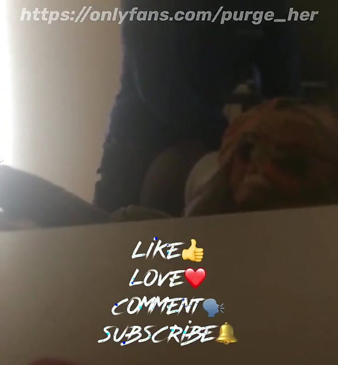 Bu küçük sıkı amcığı sikmek için işimi bıraktım