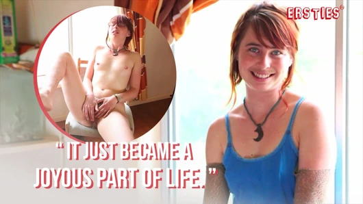 Ersties - tamamen doğal ezmerelda kıllı amcığıyla oynuyor