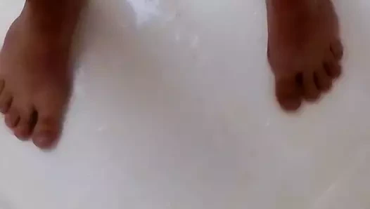 çiş üzerinde ayak