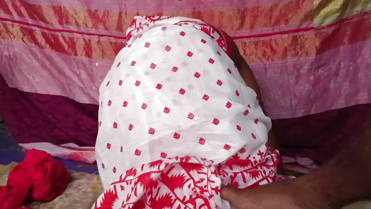 Bangladeşli genç üvey anne ile viral seksi video