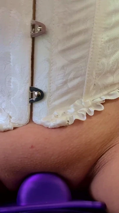 Обязательный для просмотра момент из "Красивая горячая мамочка скачет с сибианки секс-машины"