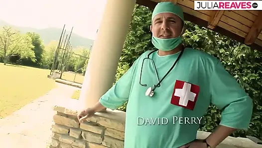 Sarışın kız doktorla anal seks yapıyor