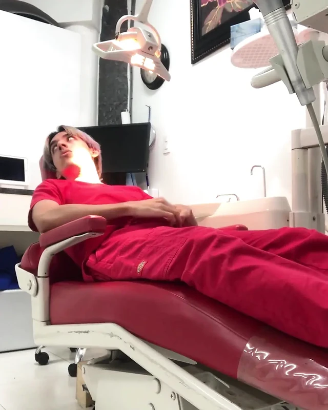 Diş kliniğinde mastürbasyon yapıyor bölüm 1