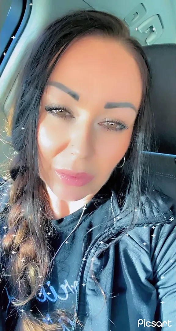 Bambiambita sana bir sır söylüyor