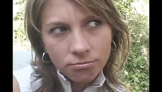 Seksi ateşli bir kız için derin anal sikiş