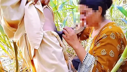 Pawg culo bionda cougar viene scopata nel parco