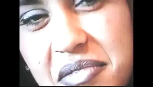 Harika genç zenci kadın prezervatifle canavar siyah yarakla amının içine boşalıyor