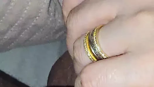 Üvey anne ona söylemeden üvey oğlunun yarağına giriyor