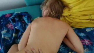 Sentitela come gode la cagna a pecorina!