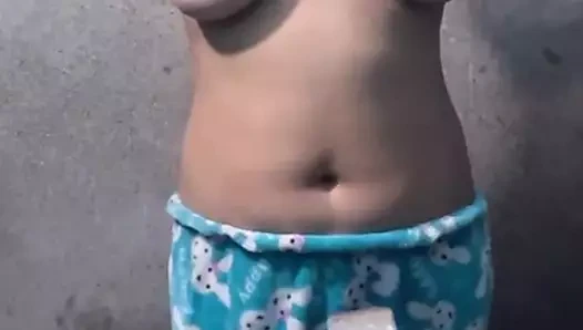 Nisha yengenin ateşli çıplak gösterisi...