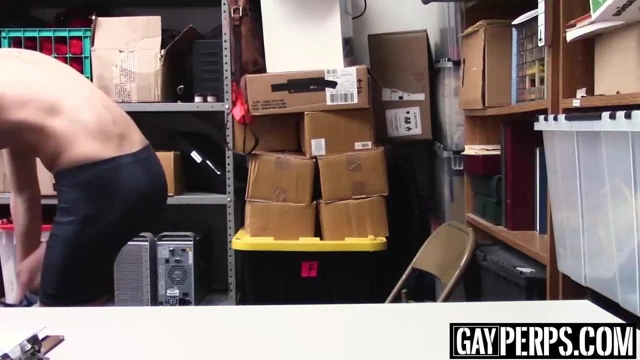 Twink security Officer raw sikikleri mürekkepli şüpheliler sıkı göt