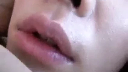 Kremalı pastada pantolon busty kadın