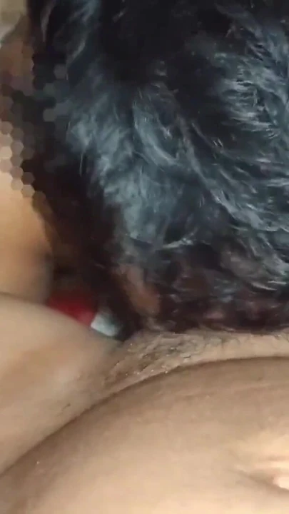 Падающий по челюсти момент из "Лизания киски степенки, я выжал сок и съел его".