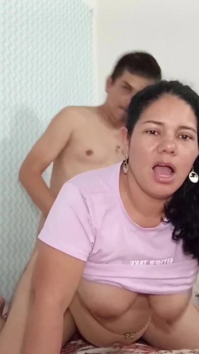 Знаковый момент из "Подругу трахнули раком, красивую латину"