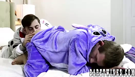 Trey ryan ve cole claire biraz popo korsanlığı yapıyor