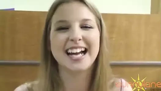 Güzel sarışın güneşli şerit azgın hastadan cum alır!