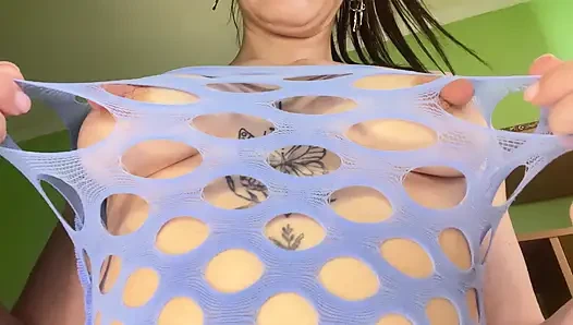 Bu meme uçları o kadar büyük ki en sevdiğim elbiseyi fileye çevirdiler