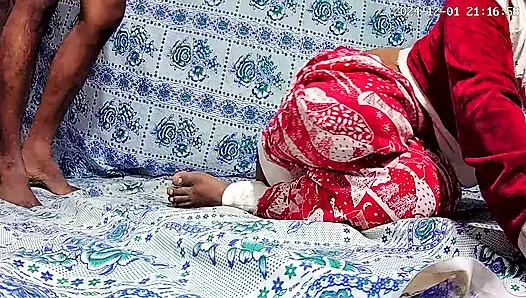 Büyük memeli Hintli anne ve baba ormanda seks yapıyor 28655