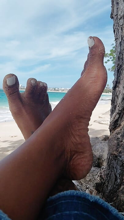 Tuzlu sandy feet n soles