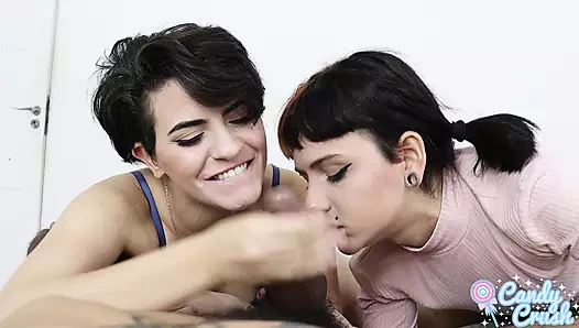 İki ateşli kızdan çifte oral seks