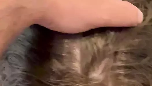 İri güzel kadın gırtlağına kadar sikiliyor ve yarakla öğürüyor derlemesi