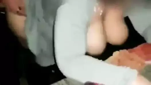 büyük memeler kızıyor