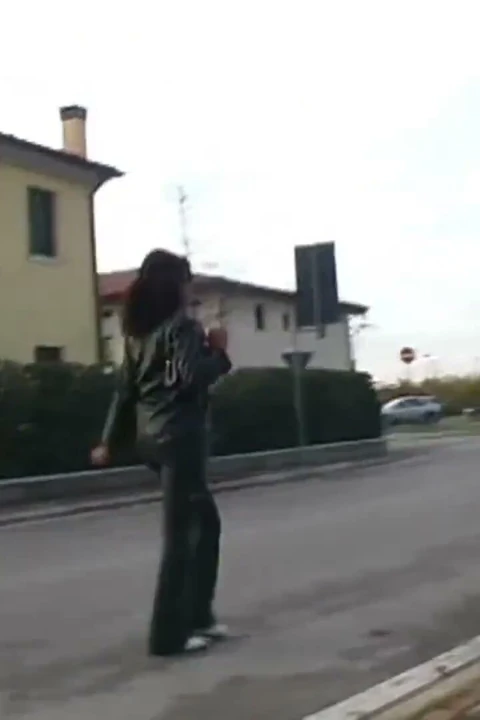 Güzel nostaljik trans göt yaşlı amatör bir domuz tarafından sikiliyor ve yarağa boşalıyor