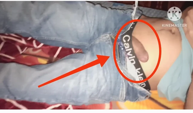 Мой гетеро-друг Утренний Вуд, большой нестерый член Первый раз, когда я даю ему дрочку