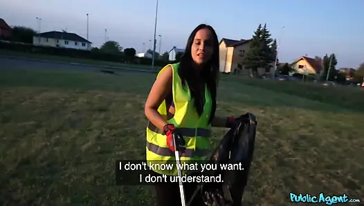 Kamu görevlisi - minyon tatlı kız çöpleri alıyor, ama jennifer mendez'in şipşiş için durduğu ortaya çıktı