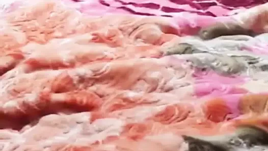 Suudi Arabistanlı karım ateşli pozisyonlarda emiyor ve sikişiyor