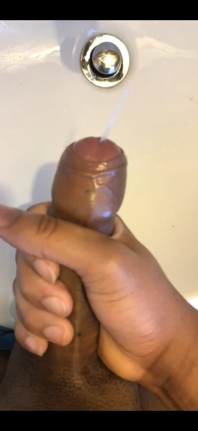 Orta yaşlı seksi kadın patron gibi lavaboya boşalma