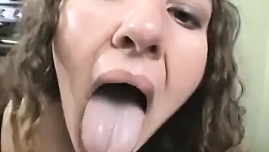 Holy göğüslerine boşalmayı seviyor