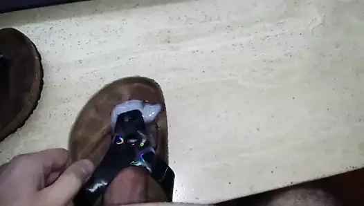 Döl birkenstock terliklerini sikiyorum... ağır yük