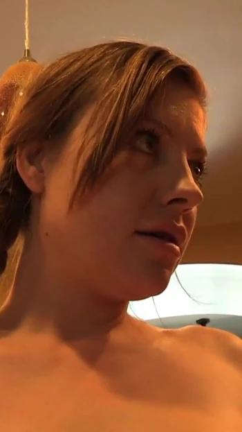 Эпический момент от "Используя свои способности, лесбиянка чувствует себя бесполезной, но использовалась для анального секса"