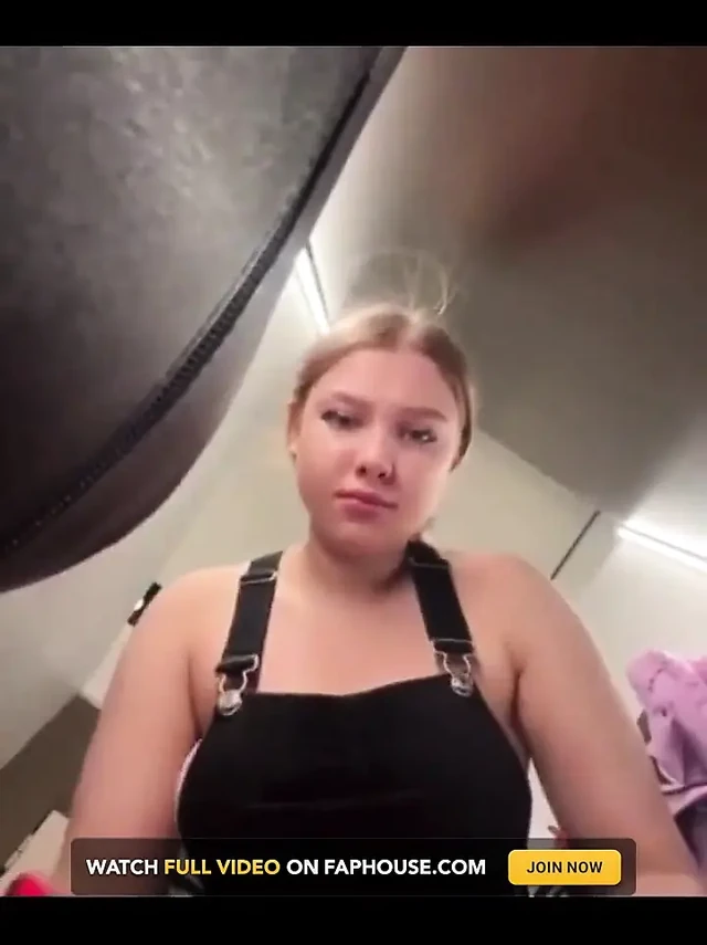 Soyunma odasında mastürbasyon