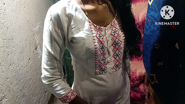 Hintli ateşli güzel kız sutyenli parti videosu