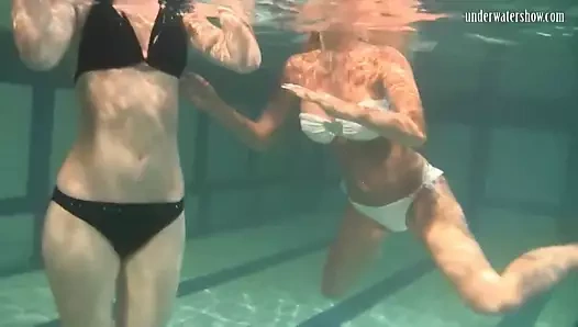 İki sualtı lezbiyen retro görüntüleri