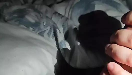 Seksi öğretmen dersten sonra üniversite öğrencisinin 9 inçlik yarağını okşuyor