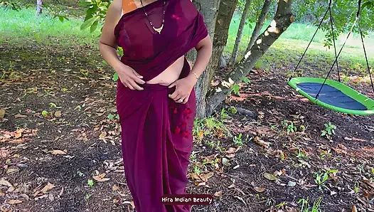 En iyi arkadaşımın karısını sikiyorum. Açık havada aldatan sari seks. Gırtlağına kadar alma orta yaşlı seksi kadın