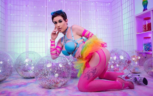 Çılgın balerin Olive Glass VR yarak emiyor