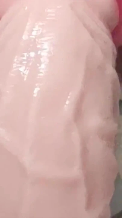 Ev yapımı kadın kılıklı derin anal dildo ve götten ağza yakın çekim | Klip 1