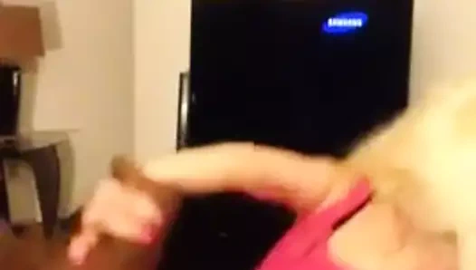 Sarışın sürtük büyük zenci yarağıyla sikişiyor