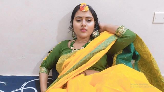 Your-eshita.fast Falgun'un desi ateşli ve seksi güzel kızı onu geziye çekerken neredeyse sikişiyor.