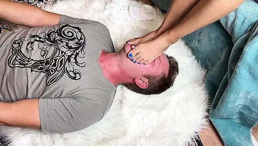 Bağlı ve bantlanmış ağız Asyalı ayak hakimiyeti