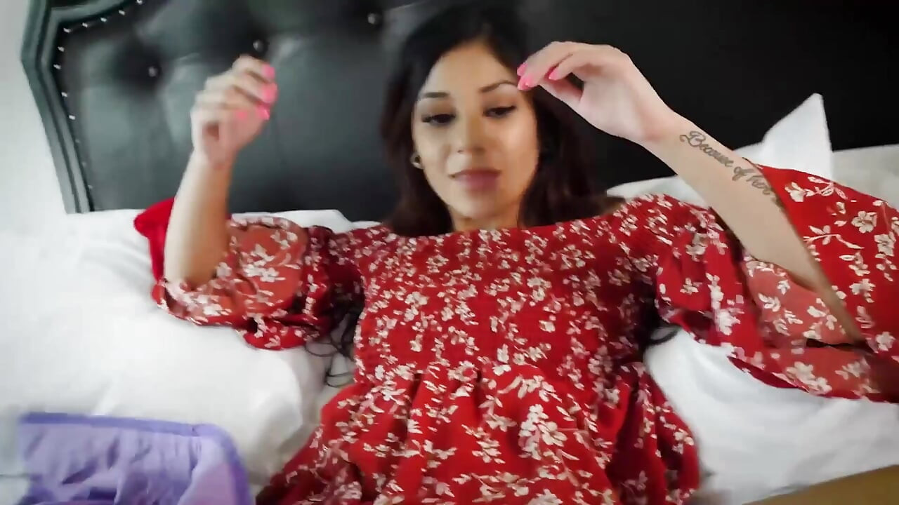 DadCrush - sıkı üvey baba sınıfta yaramaz üvey kızını şaplak atıyor ve disipline ediyor